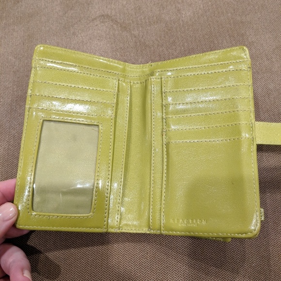 Kenneth Cole Reaction Wallet - Picture 5 of 7